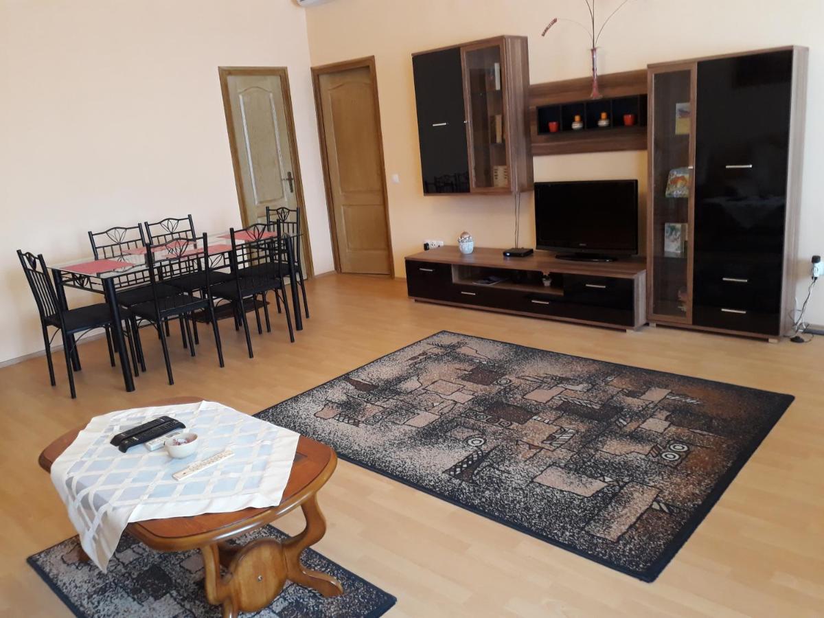 Piac Utcai Apartman Debrecen Exteriör bild