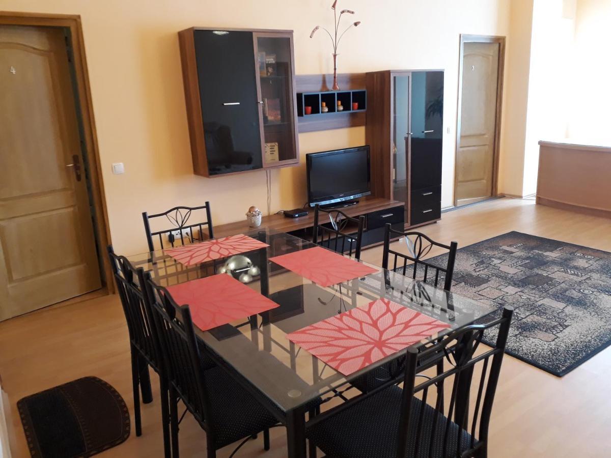 Piac Utcai Apartman Debrecen Exteriör bild