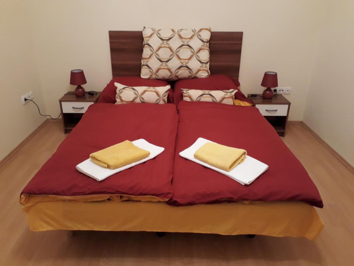 Piac Utcai Apartman Debrecen Exteriör bild
